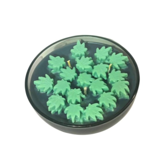 Black Gold Boutique Candle With Floating Leaves - Picture 3 of 5